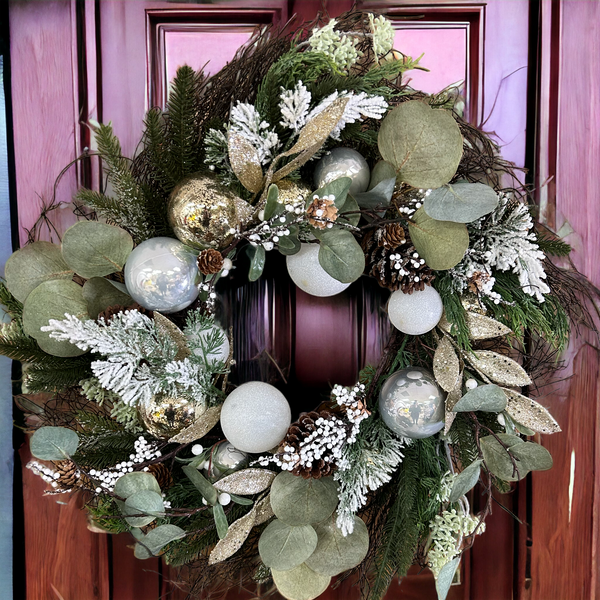 Wreath w/Gold and White Decor
